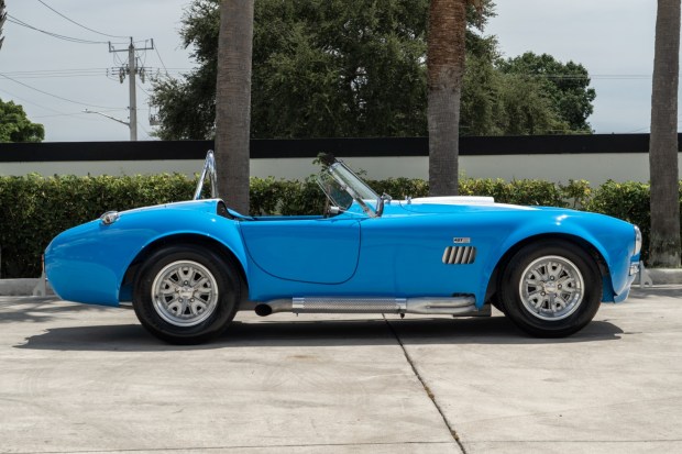 Unique Motorcars Cobra Replica 4-Speed
