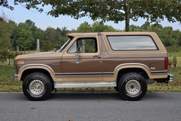 7.3L Diesel-Powered 1984 Ford Bronco 4×4 4-Speed