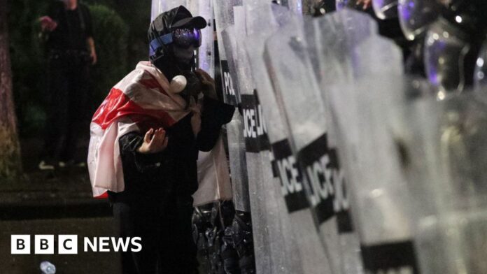 Anti-government-protesters-attempt-to-storm-presidential-palace.jpg