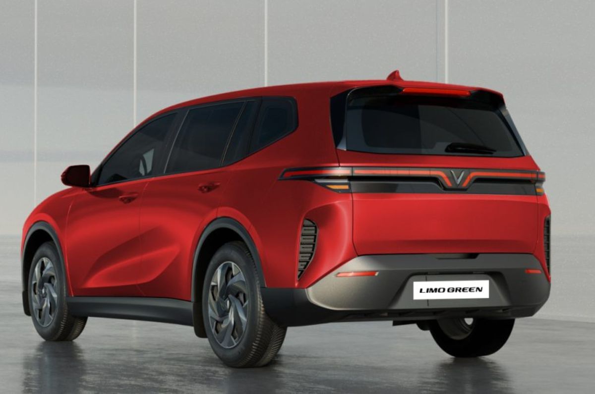 Vinfast Limogreen rear three quarter